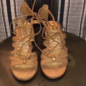 tan strappy wedges
